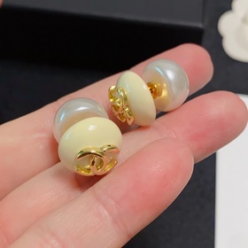Chanel, цветные серьги-гвоздики, которые можно носить как спереди