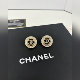 Chanel круглые серьги с двойным C-образным вырезом и бриллиантами
