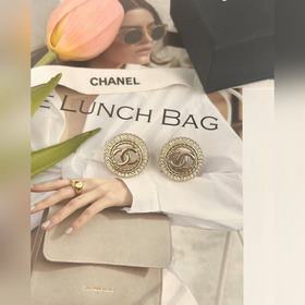Chanel круглые серьги с двойным C-образным вырезом и бриллиантами