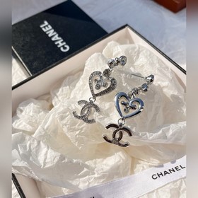 CHANEL 24K сережки с кисточками в форме сердца и двойным символом
