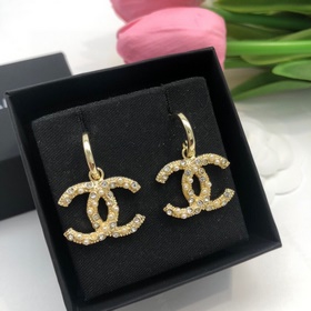 Chanel - самые классические серьги-крючки с жемчужинами бриллиант