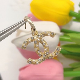 Chanel - самые классические серьги-крючки с жемчужинами бриллиант