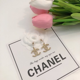 Chanel - самые классические серьги-крючки с жемчужинами бриллиант