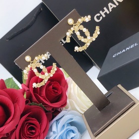 CHANEL маленькие серьги-пуговицы в форме флакона духов. Высокое к