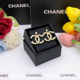 CHANEL маленькие серьги-пуговицы в форме флакона духов. Высокое к