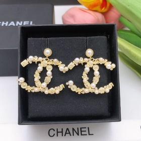 CHANEL маленькие серьги-пуговицы в форме флакона духов. Высокое к