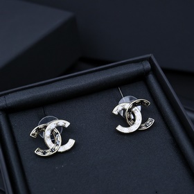 Chanel популярные ретро-серьги с двойным логотипом C из черного и