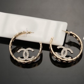 Chanel светло-золотые серьги-кольца. Серьги в оригинальном исполн