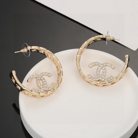 Chanel светло-золотые серьги-кольца. Серьги в оригинальном исполн
