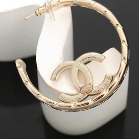 Chanel светло-золотые серьги-кольца. Серьги в оригинальном исполн