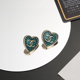 Chanel Новые сережки Chanel с двойным C в форме сердца в стиле р