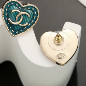 Chanel Новые сережки Chanel с двойным C в форме сердца в стиле р