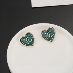 Chanel Новые сережки Chanel с двойным C в форме сердца в стиле р