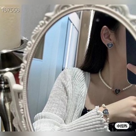 Chanel Новые сережки Chanel с двойным C в форме сердца в стиле р