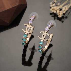 Chanel, серия «Egypt», серьги с двойным C и полукружком из цветны