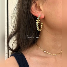 Chanel, серия «Egypt», серьги с двойным C и полукружком из цветны