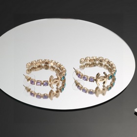 Chanel, серия «Egypt», серьги с двойным C и полукружком из цветны