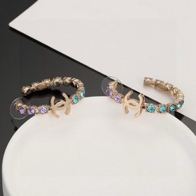 Chanel, серия «Egypt», серьги с двойным C и полукружком из цветны