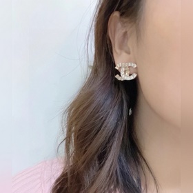 Chanel - классическая модель с двойной буквой C. Оригинальный диз
