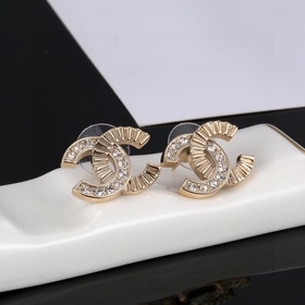 Chanel - классическая модель с двойной буквой C. Оригинальный диз