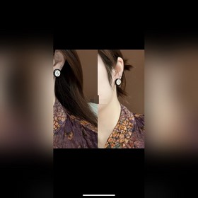 Chanel Черно-белые круглые серьги-гвоздики из смолы