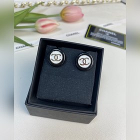 Chanel Черно-белые круглые серьги-гвоздики из смолы