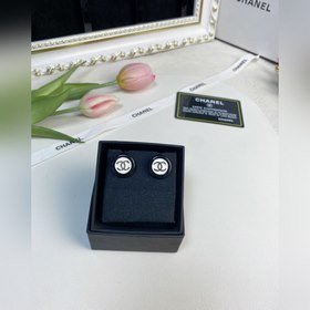 Chanel Черно-белые круглые серьги-гвоздики из смолы