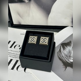 Chanel квадратные серьги с гладкой поверхностью, черные/белые кап
