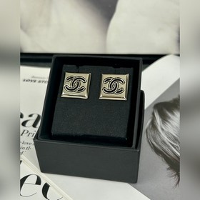 Chanel квадратные серьги с гладкой поверхностью, черные/белые кап