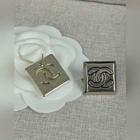 Chanel квадратные серьги с гладкой поверхностью, черные/белые кап