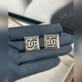 Chanel квадратные серьги с гладкой поверхностью, черные/белые кап