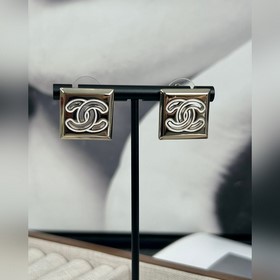 Chanel квадратные серьги с гладкой поверхностью, черные/белые кап