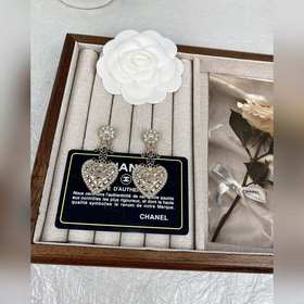 Chanel Сердце с ромбовидным узором и черными бриллиантами в форме
