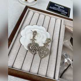 Chanel Сердце с ромбовидным узором и черными бриллиантами в форме