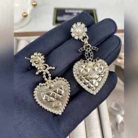 Chanel Сердце с ромбовидным узором и черными бриллиантами в форме