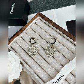 Chanel Серьги с черными бриллиантами в форме ромбов