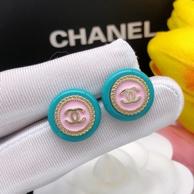 Новейшие серьги-гвоздики с двойной буквой C от CHANEL. Серьги-гво