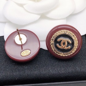 Новейшие серьги-гвоздики с двойной буквой C от CHANEL. Серьги-гво