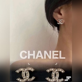 Новые серьги Chanel с двойным C и жемчужинами между бриллиантами.