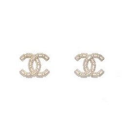 Chanel 100-летние серьги с двойным C-образным бриллиантом. Подход