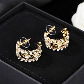 CHANEL Новая модель сережек Chanel в форме листьев с овальной опр