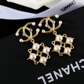 CHANEL Маленькие серьги с двойным C, высокое качество, тот же мат