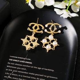 CHANEL Маленькие серьги с двойным C, высокое качество, тот же мат