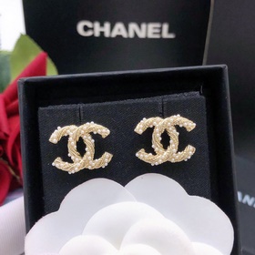 CHANEL маленькие жемчужные серьги с двойным C. Высокое качество,