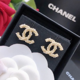 CHANEL маленькие жемчужные серьги с двойным C. Высокое качество,