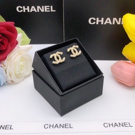 CHANEL маленькие жемчужные серьги с двойным C. Высокое качество, 