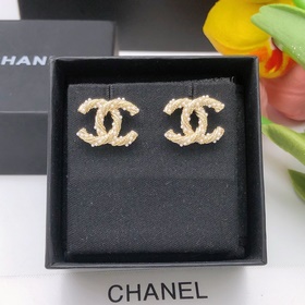 CHANEL маленькие жемчужные серьги с двойным C. Высокое качество, 