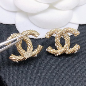 CHANEL маленькие жемчужные серьги с двойным C. Высокое качество, 