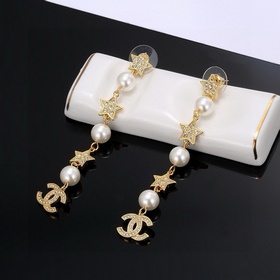 Chanel маленькие серьги с бриллиантами в форме пятиконечной звезд