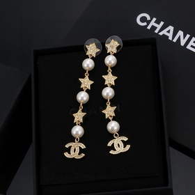 Chanel маленькие серьги с бриллиантами в форме пятиконечной звезд